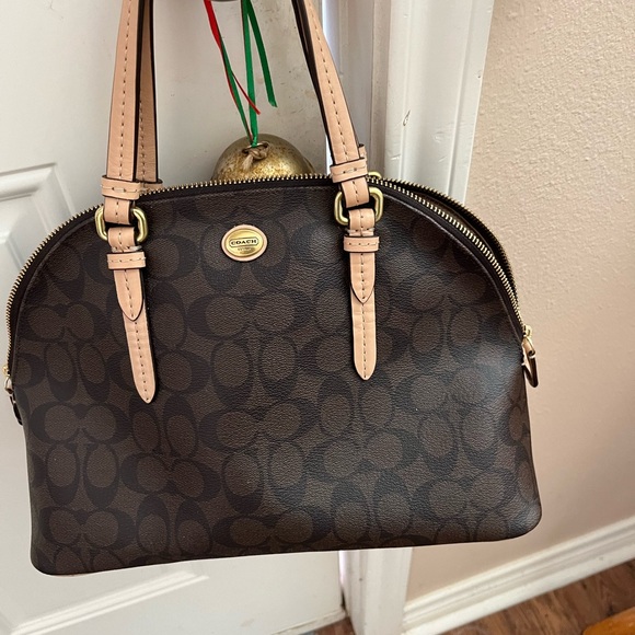 Zippered tote very good condition and comes with additional strap - Picture 2 of 2